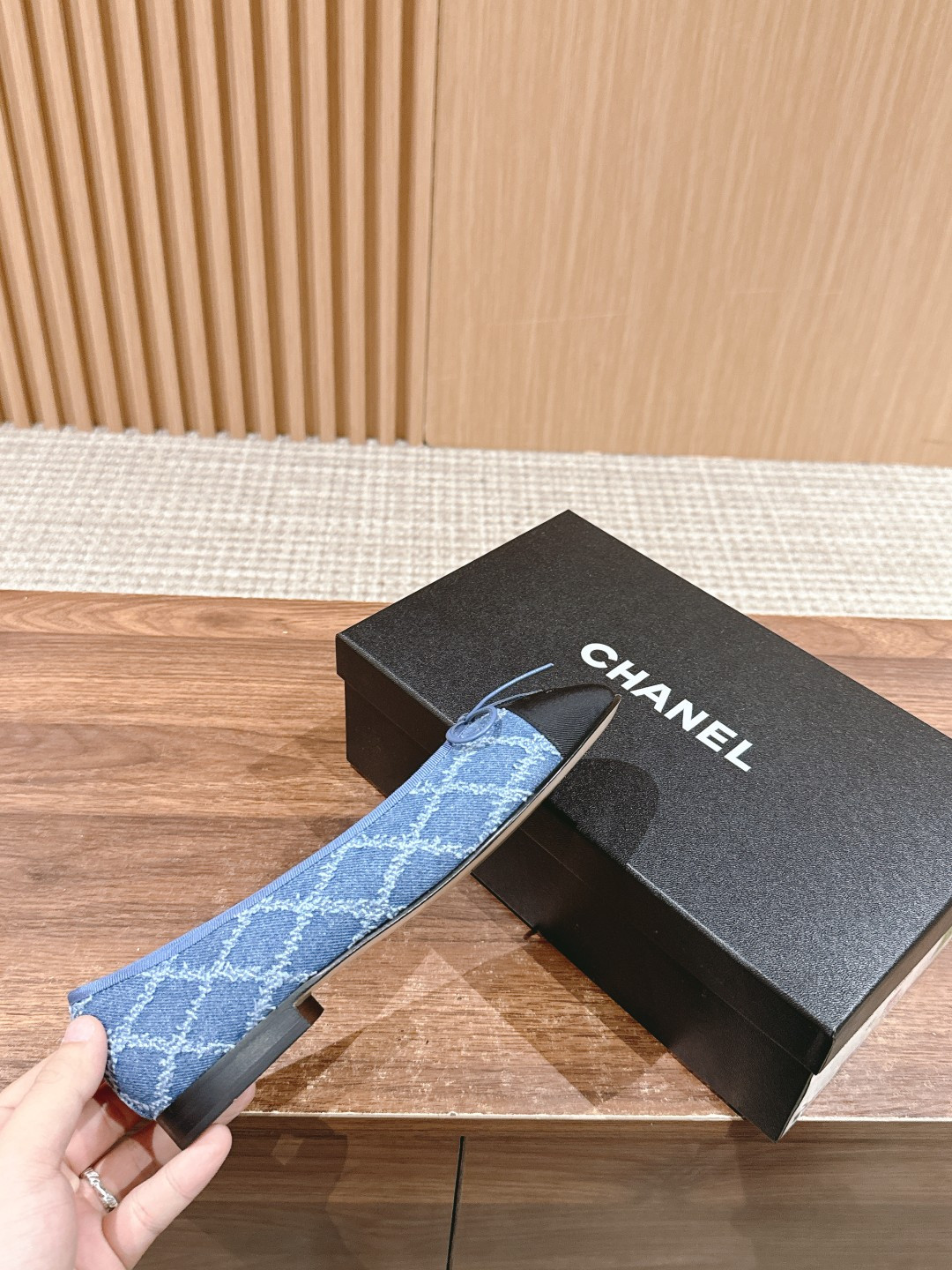 ua Ch*el ballet flats