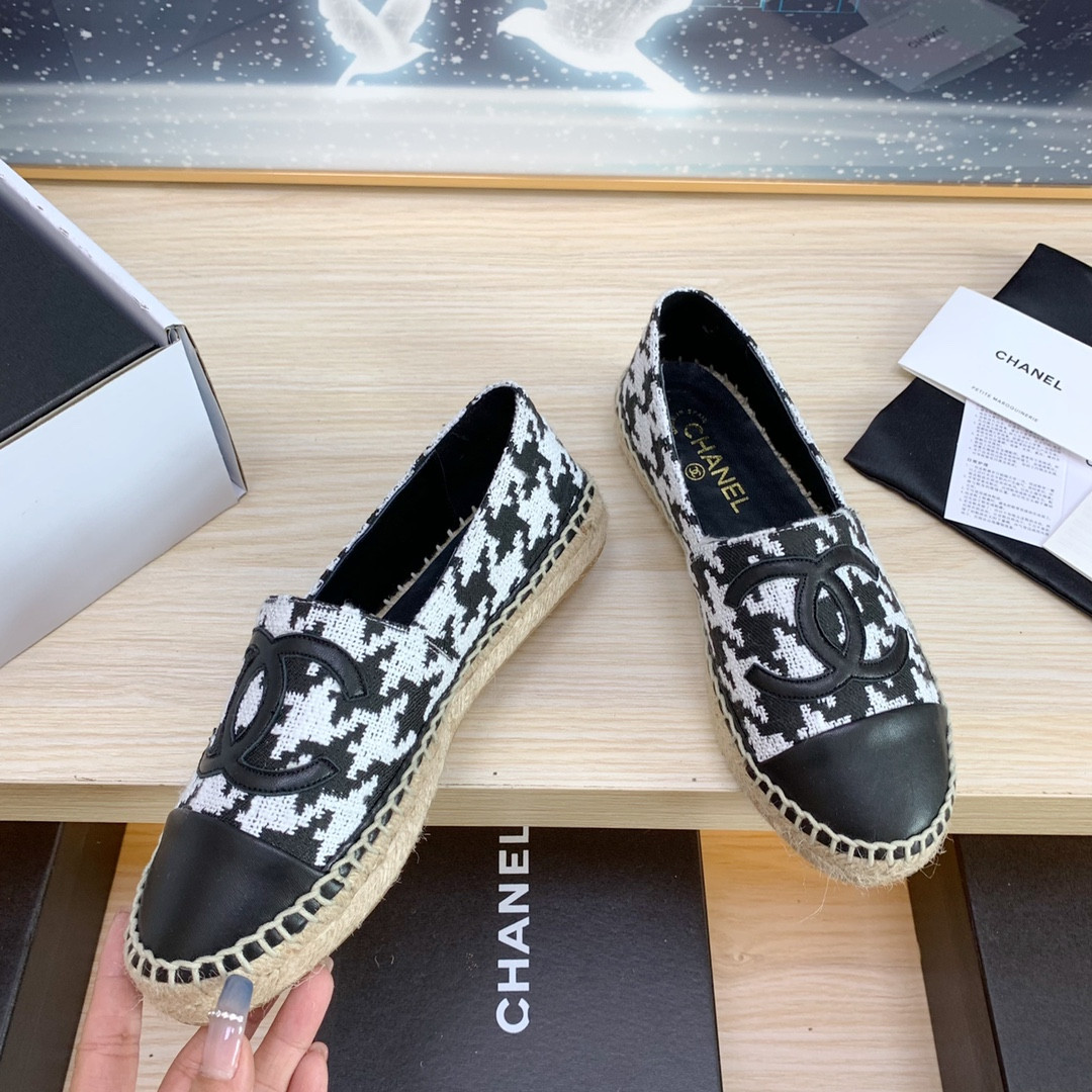 ua Ch*el espadrilles