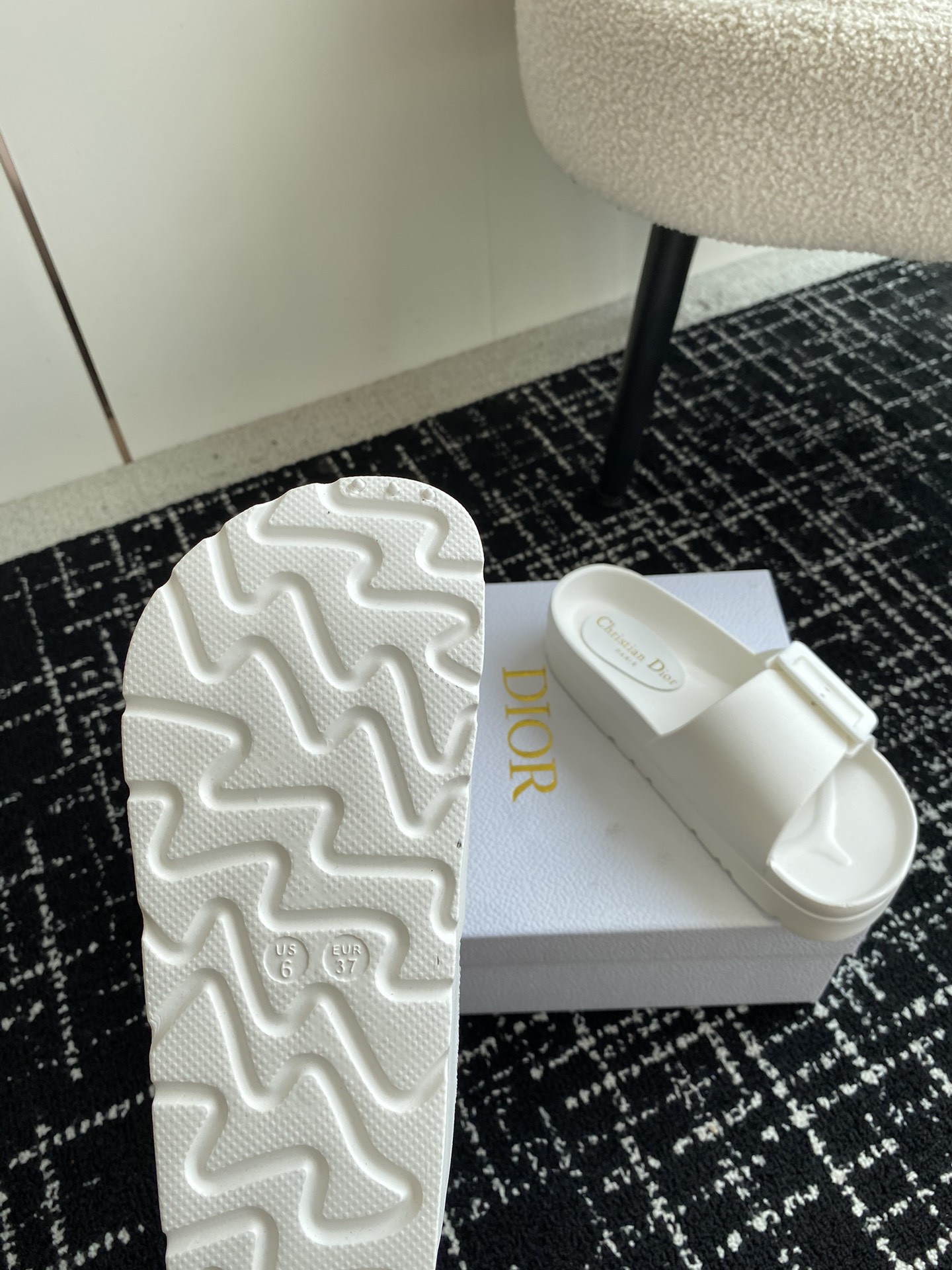 ua D*or slide white