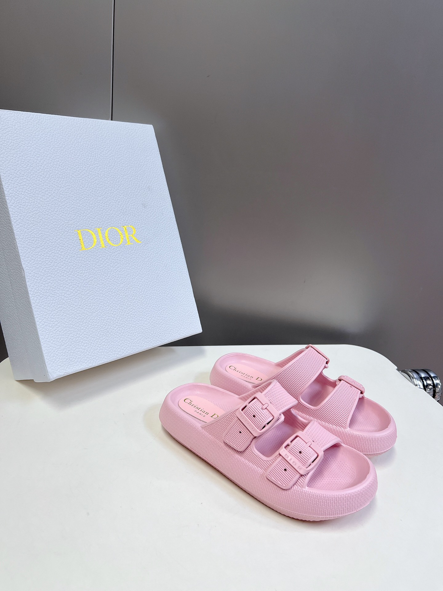 ua D*or slide