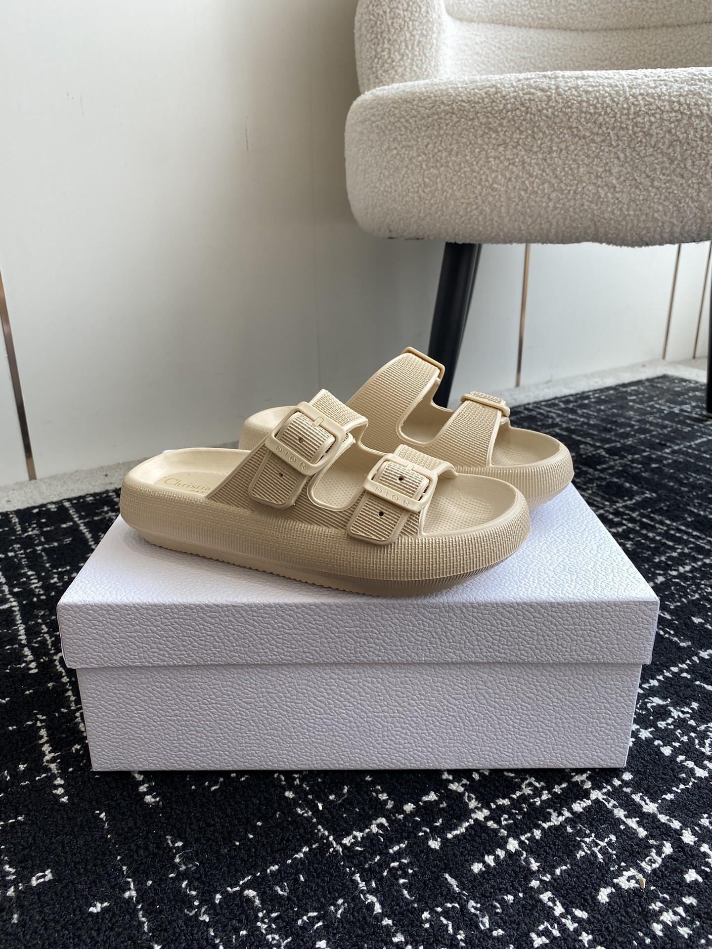 ua D*or slide