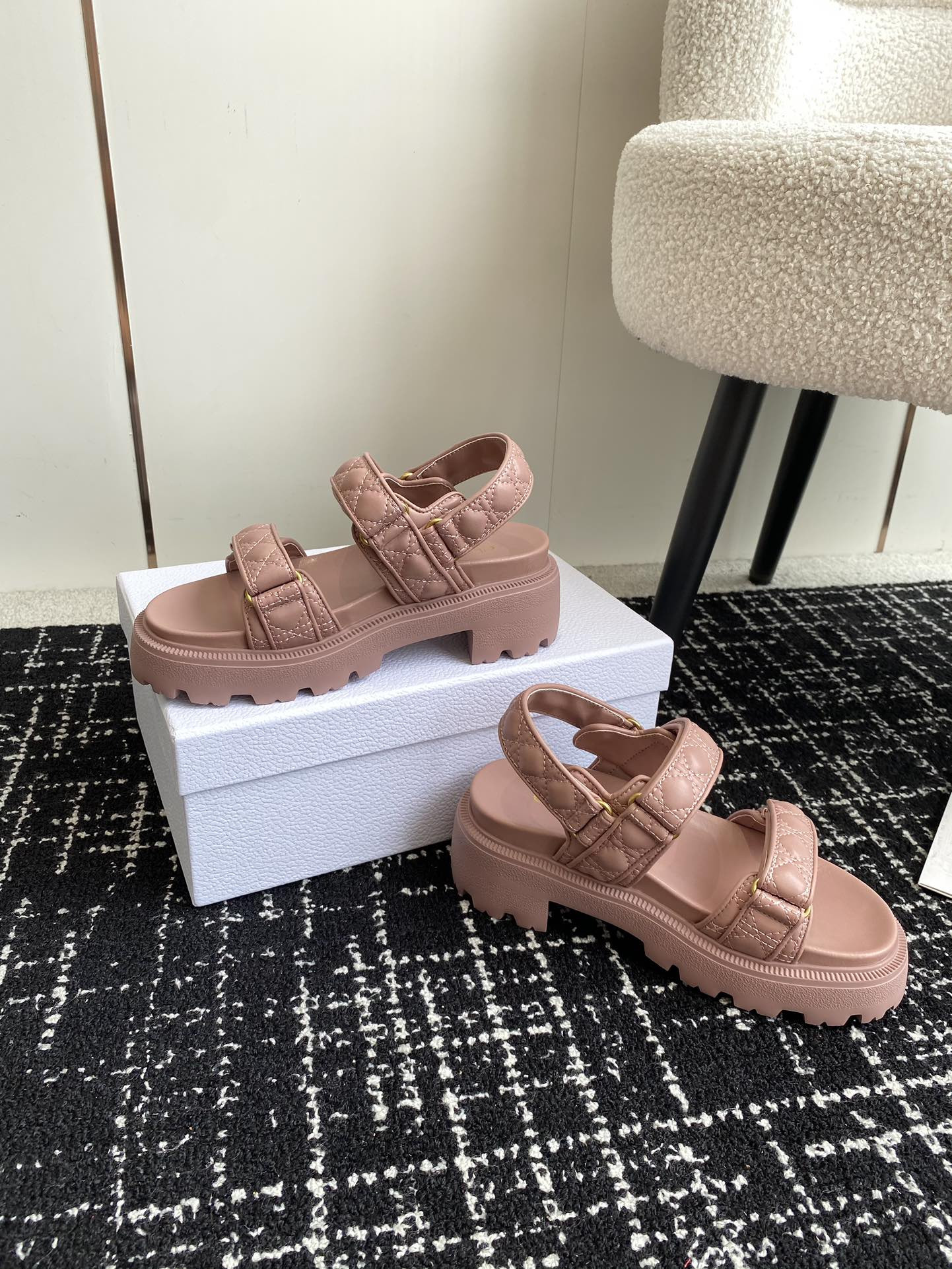 ua D*oract platform sandal