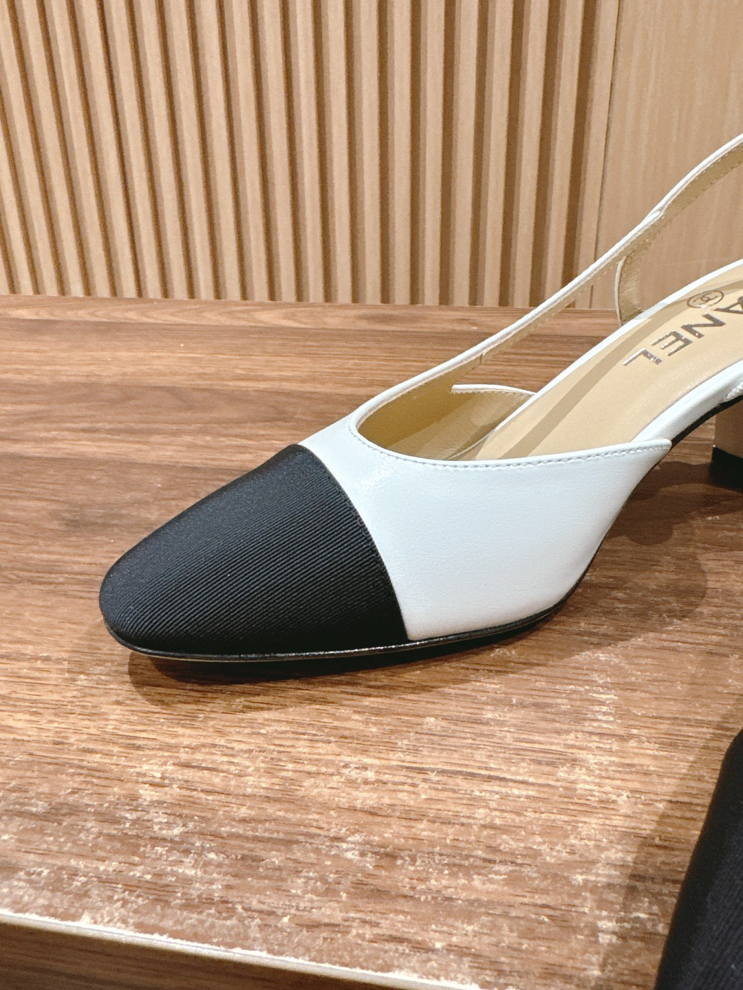 ua Ch*el slingbacks