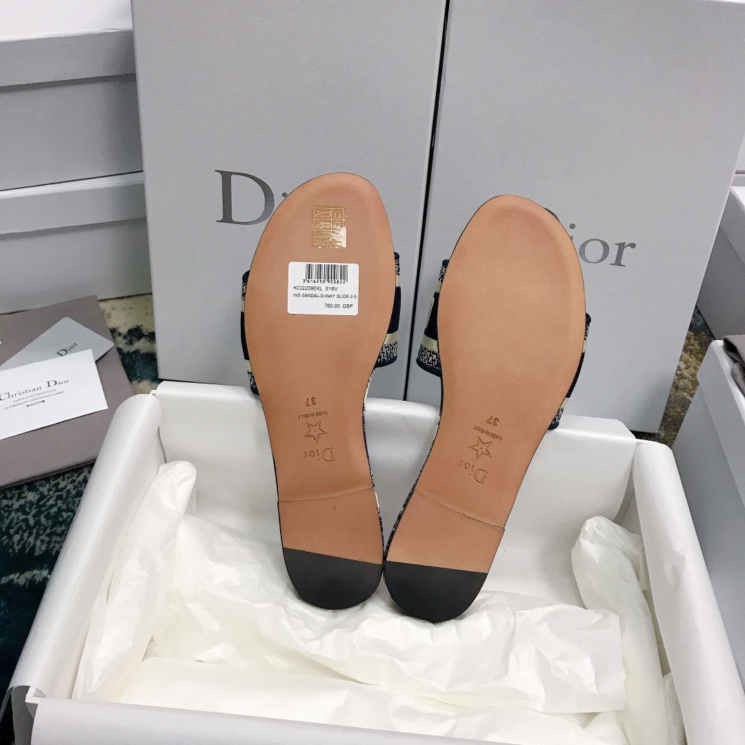 ua D*or dway slide