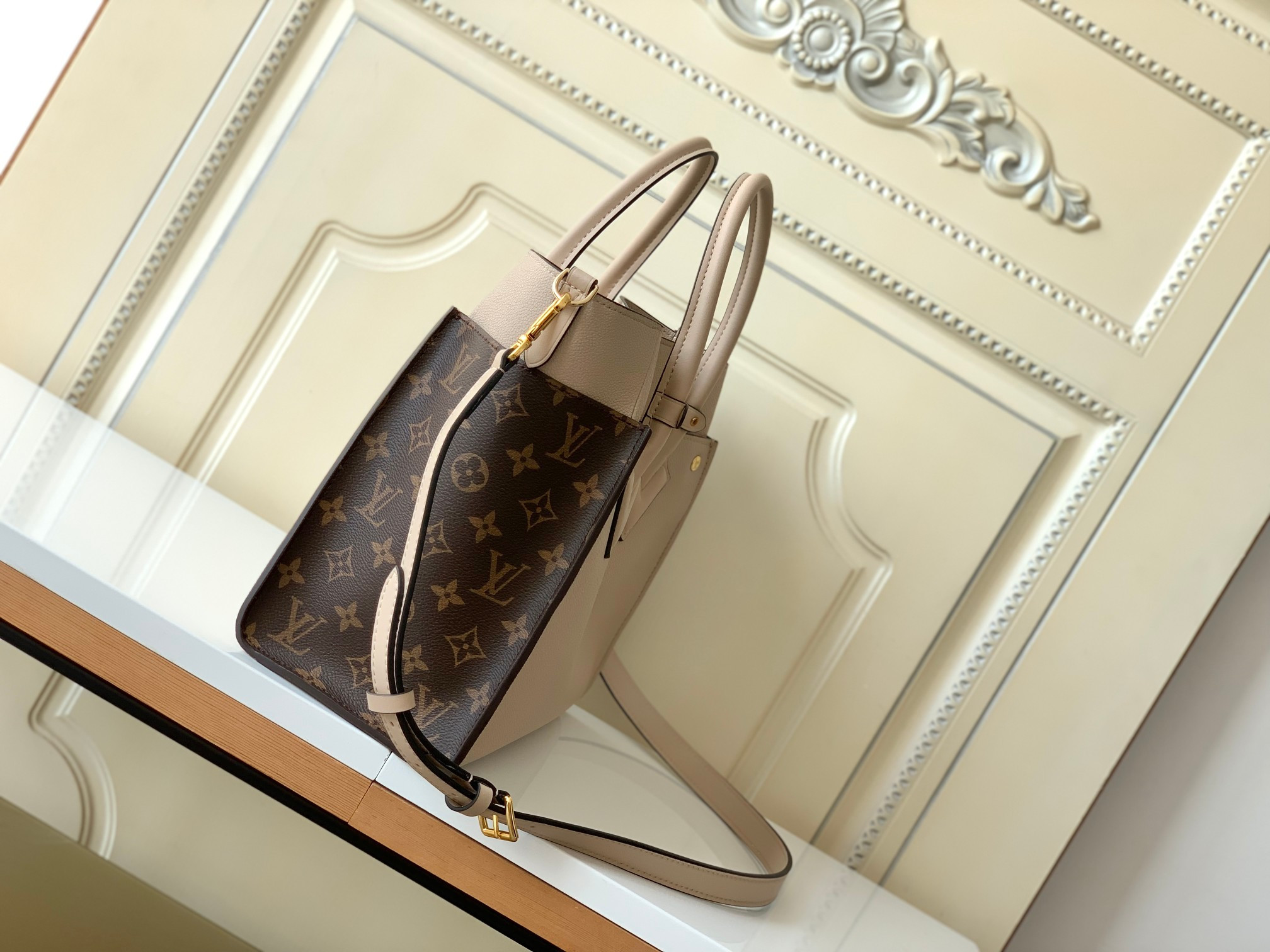 LV ON MY SIDE MM M58485 12 x 9.6 x 5.5 inches