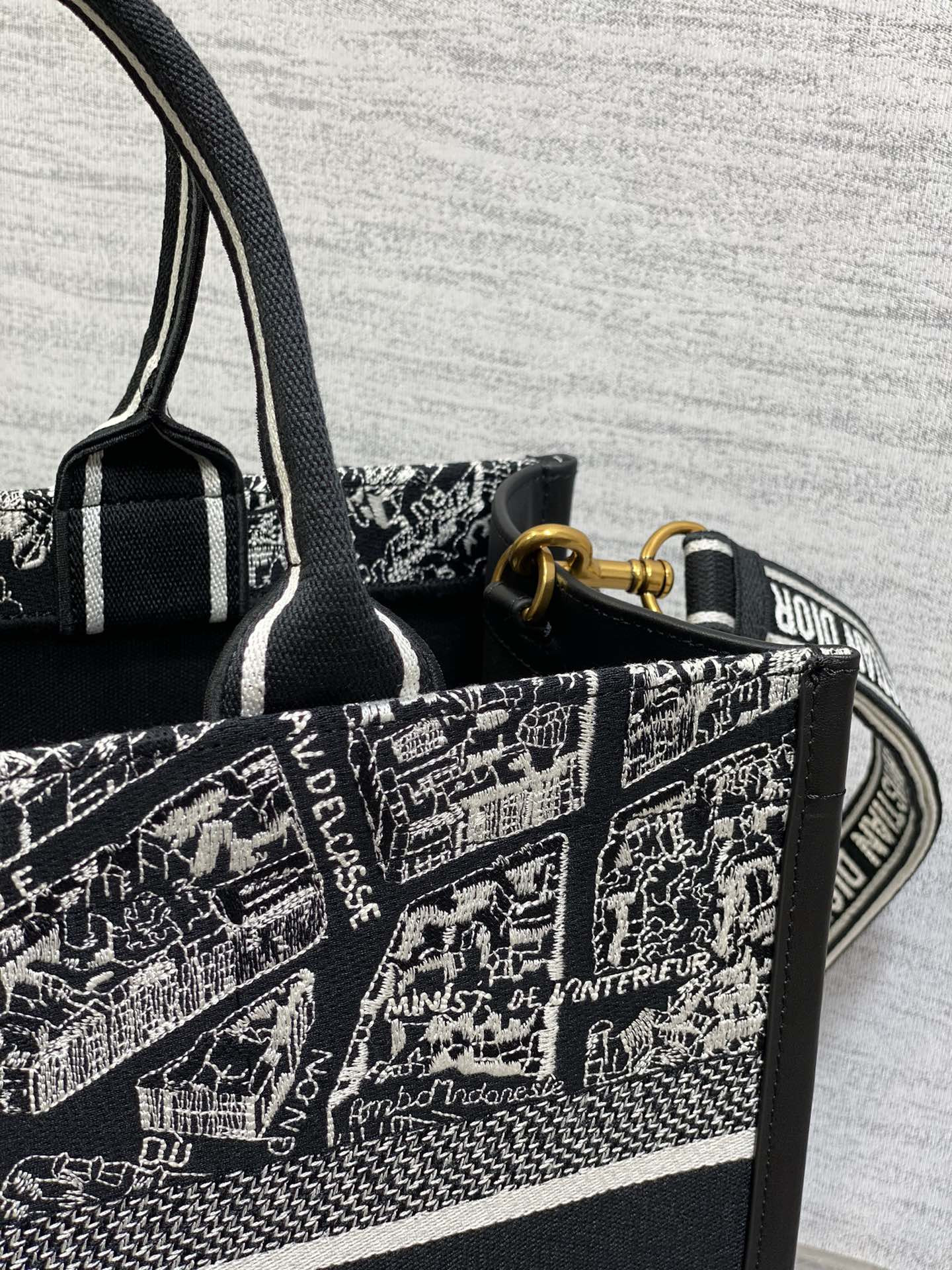 D*or medium D*or book tote black and white plan de paris embroidery 36 x 27.5 x 16.5 cm