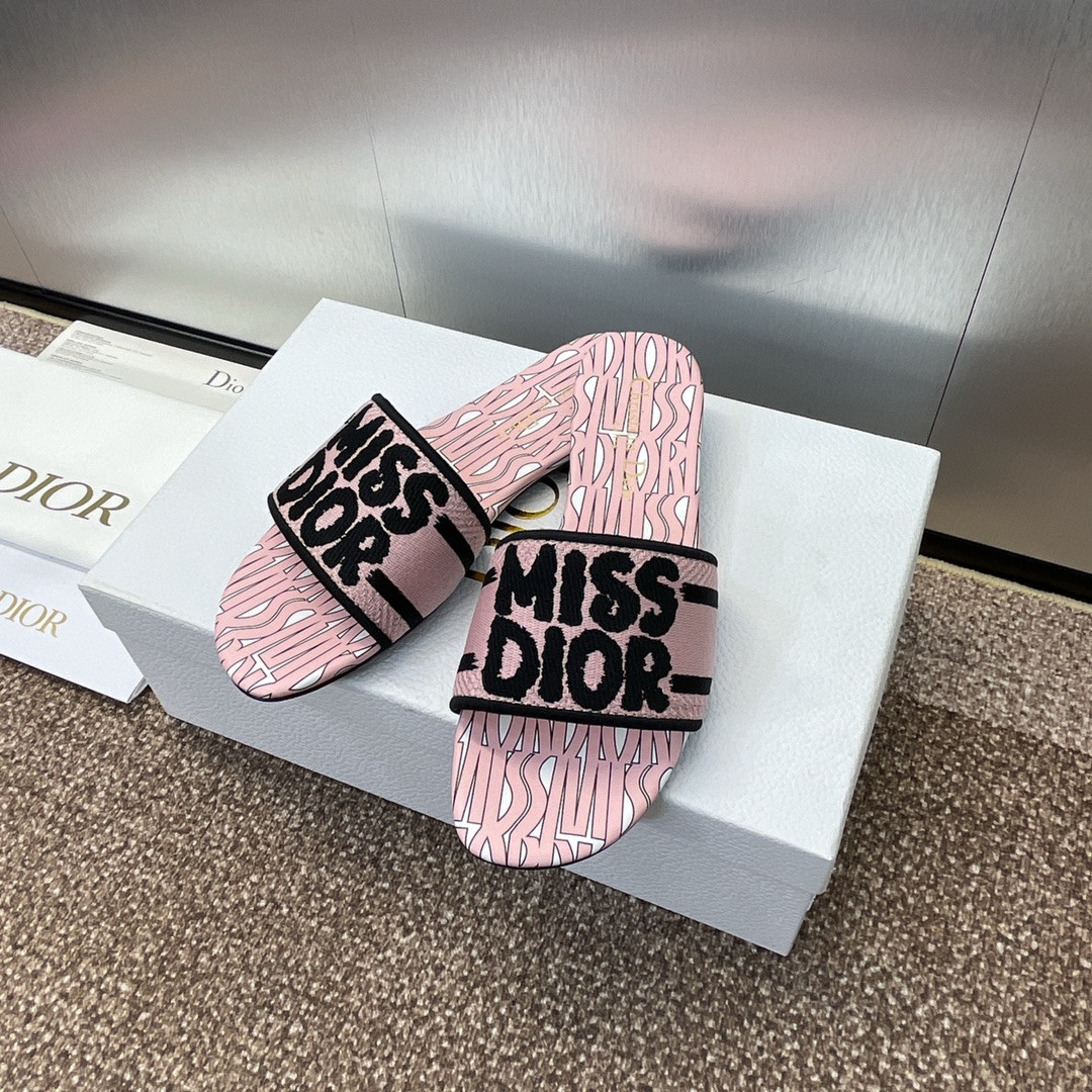 ua D*or dway slide