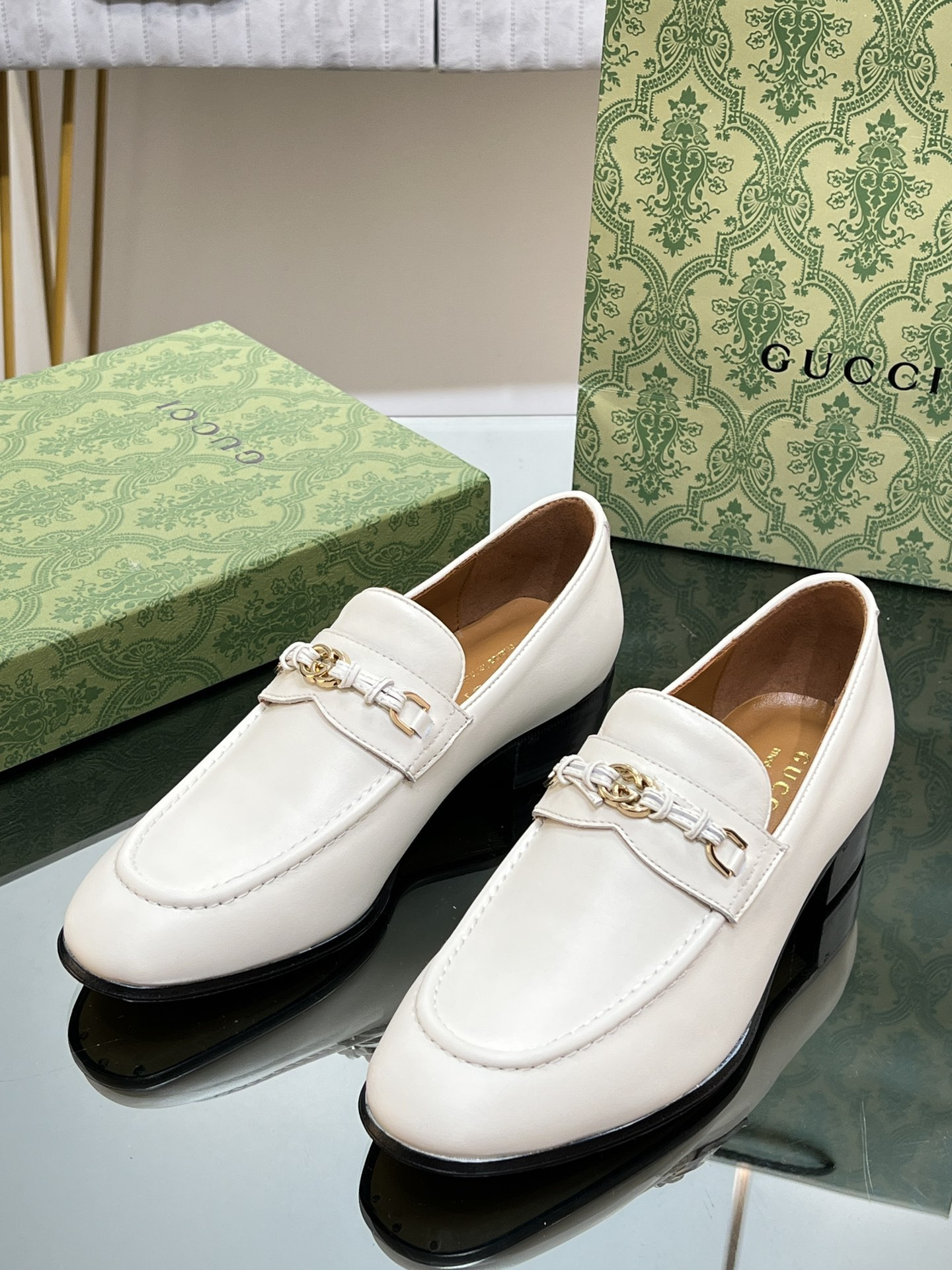 ua G*u*i interlocking g loafer