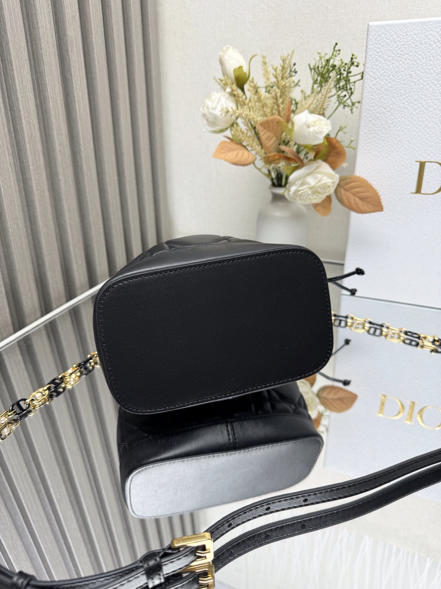 small D*or jolie bucket bag 17 x 16 x 10.5 cm