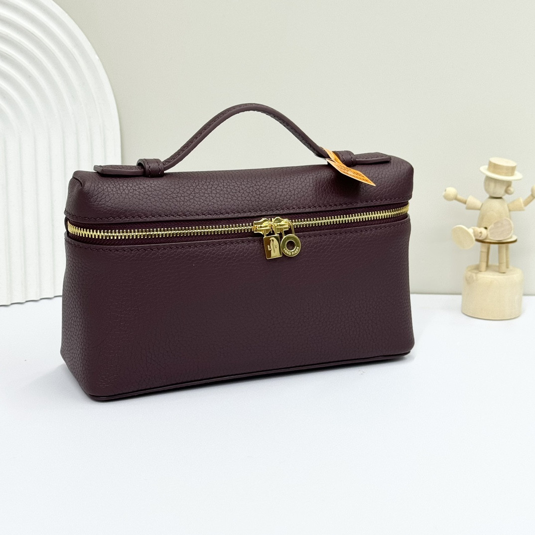 L**o p*ana extra pocket l19 grained calfskin 11 x 19 x 6.5 cm