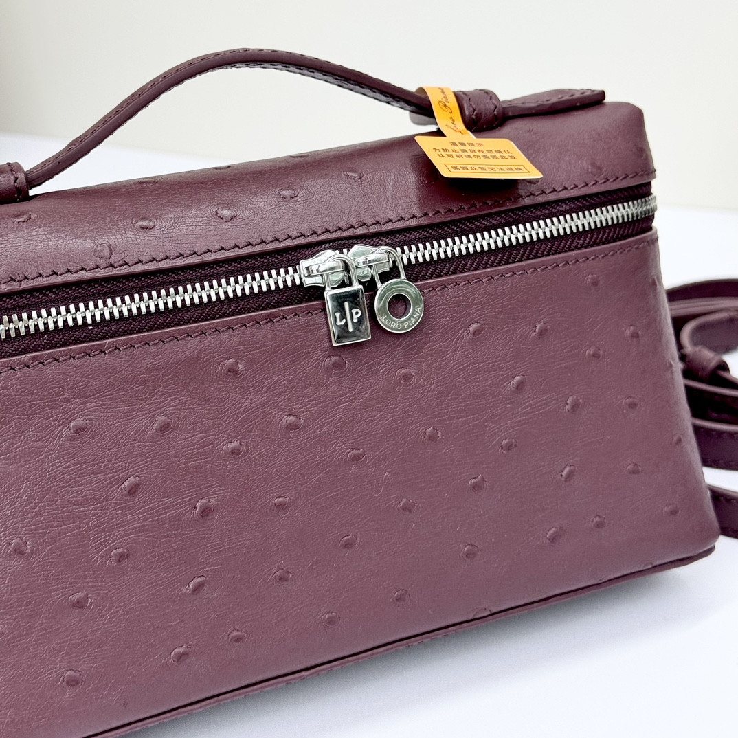L**o p*ana extra pocket l19 ostrich-grained leather 11 x 19 x 6.5 cm