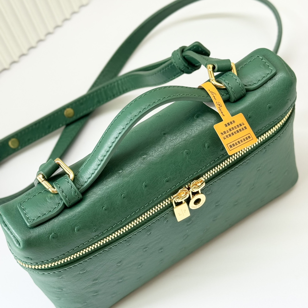 L**o p*ana extra pocket l19 ostrich-grained leather 11 x 19 x 6.5 cm
