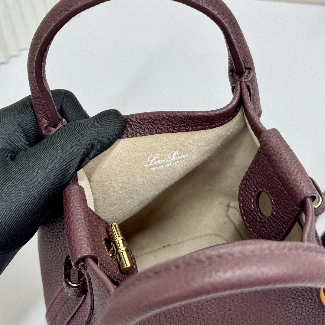 L**o p*ana micro bale bag grained calfskin 23 x 16 x 14 cm
