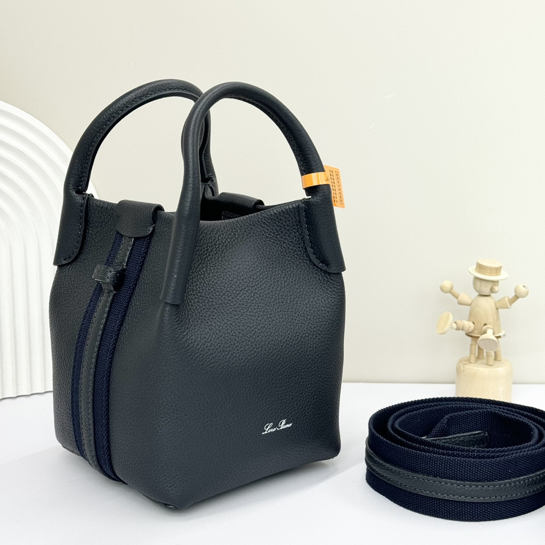 L**o p*ana micro bale bag grained calfskin 23 x 16 x 14 cm