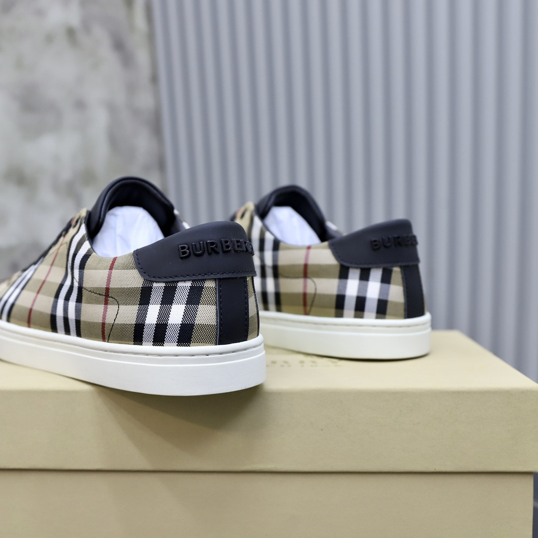 ua B**rry check sneakers