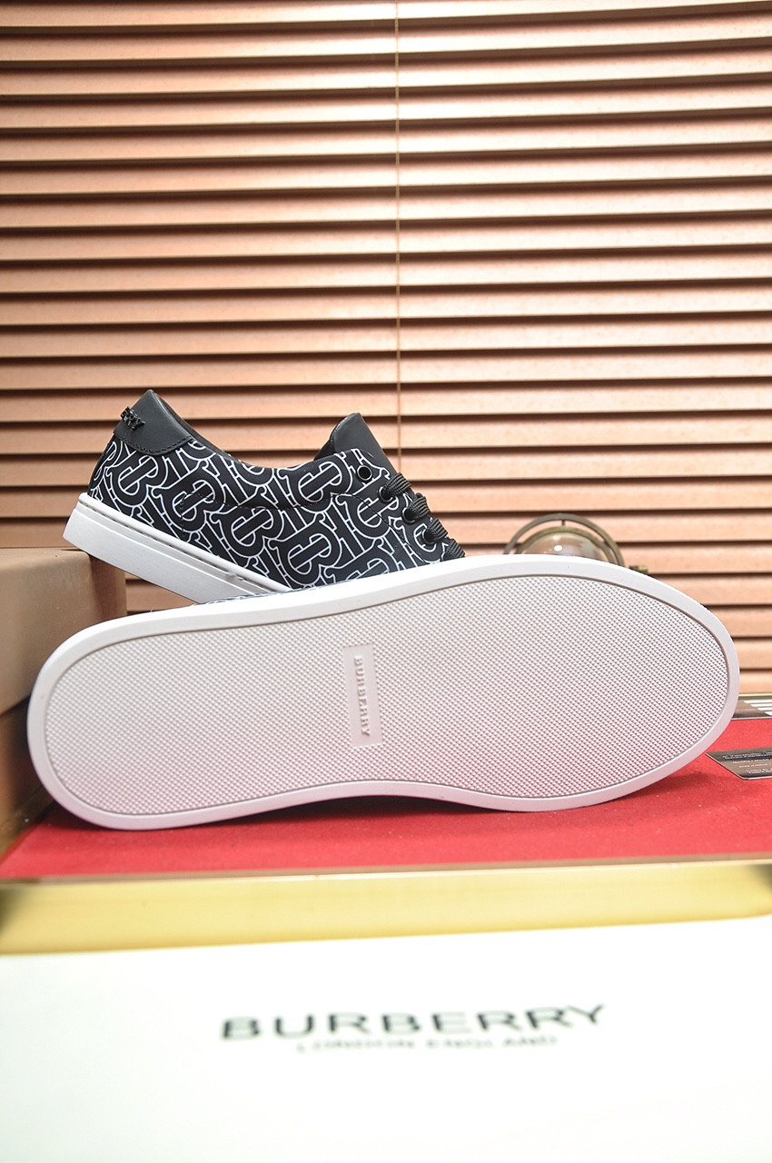 ua B**rry sneakers