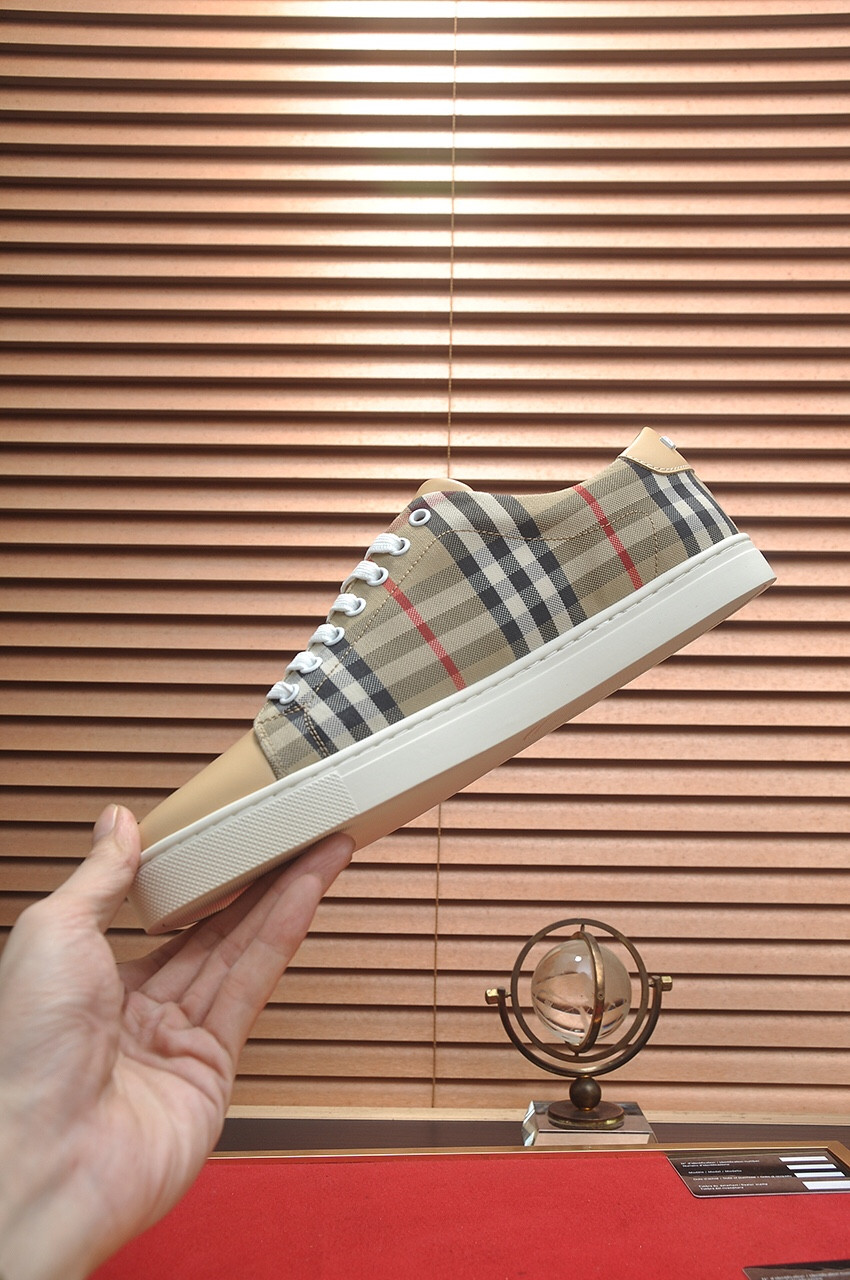 ua B**rry check sneakers