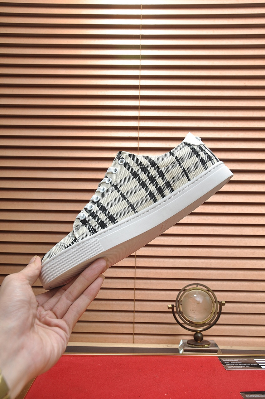 ua B**rry check sneakers