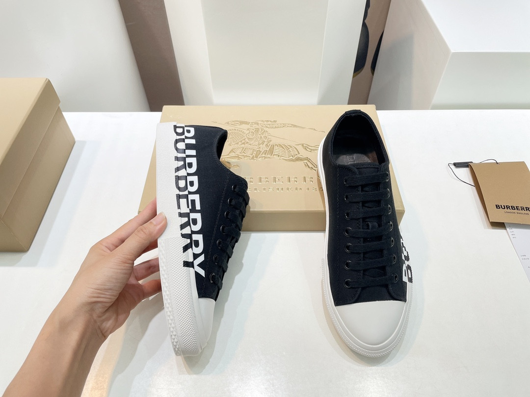 ua B**rry sneakers
