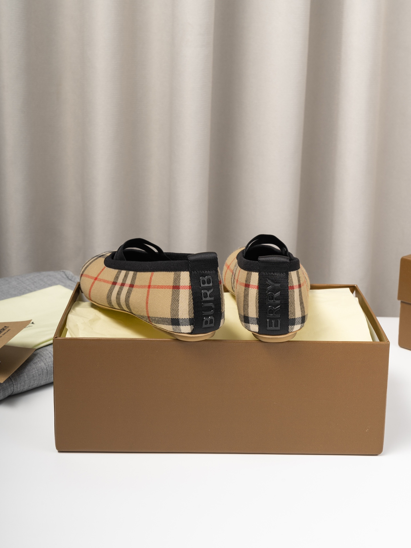 ua B**rry check mary jane flats