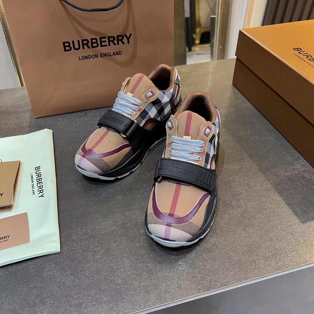 ua B**rry sneakers