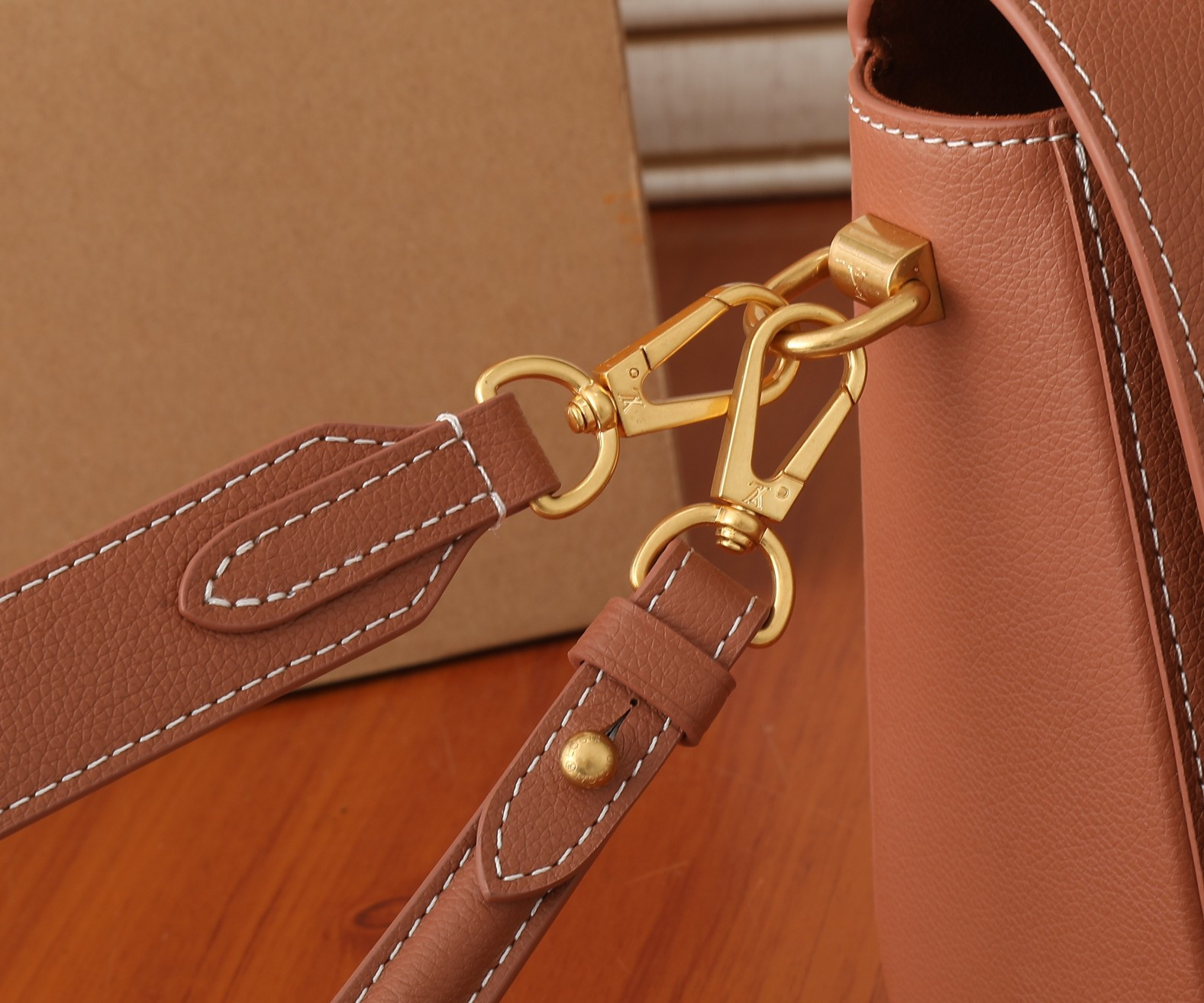 LV Soft Twist M24640 10.6 x 7.5 x 3.5 inches