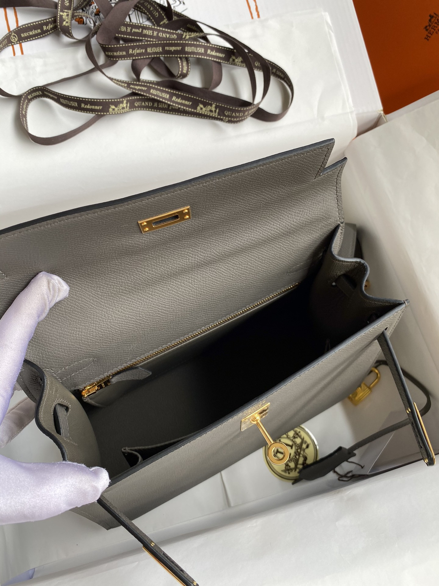 HERMÈS Kelly Gold-tone Hardware 25 28