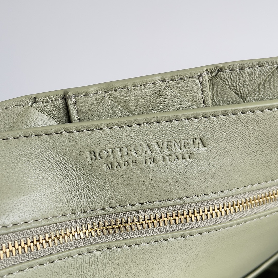 bo*te*ga Ve*ne*ta medium andiamo 32x25x11cm