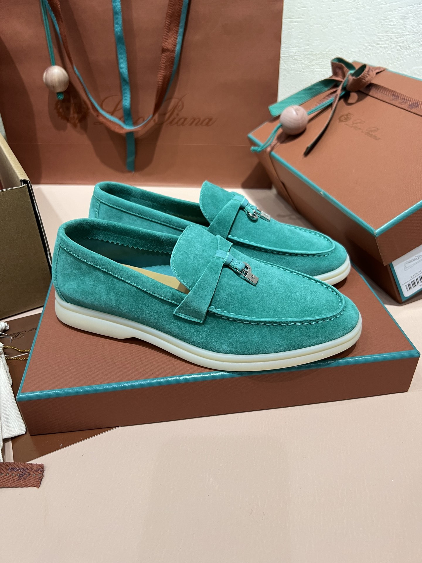 ua L**o p*ana summer charms walk loafers