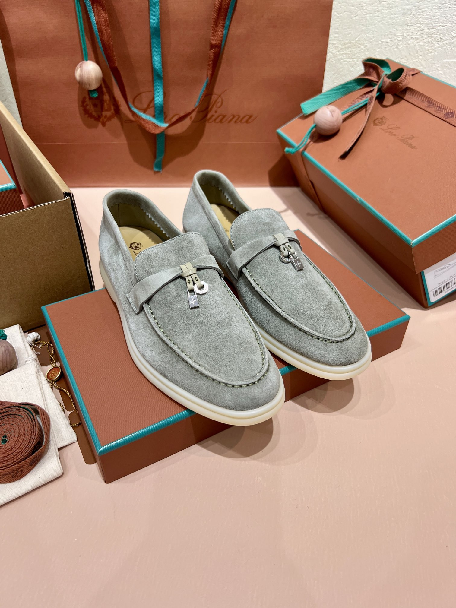 ua L**o p*ana summer charms walk loafers