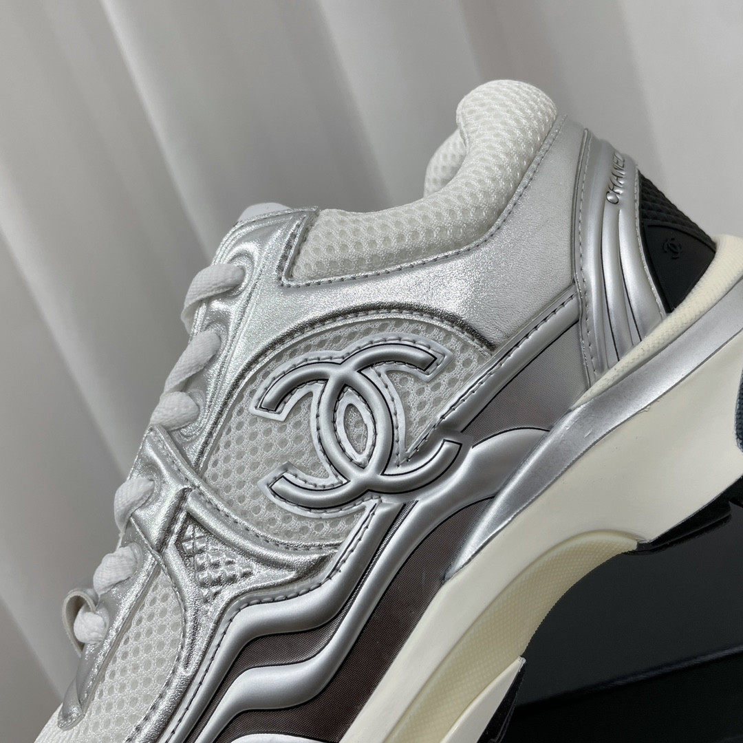 ua Ch*el sneaker