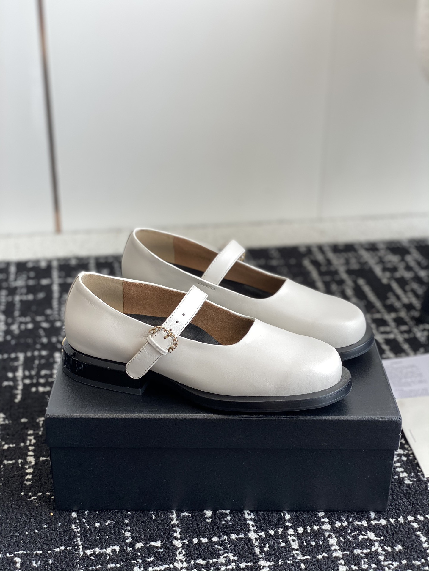 ua Ch*el mary janes