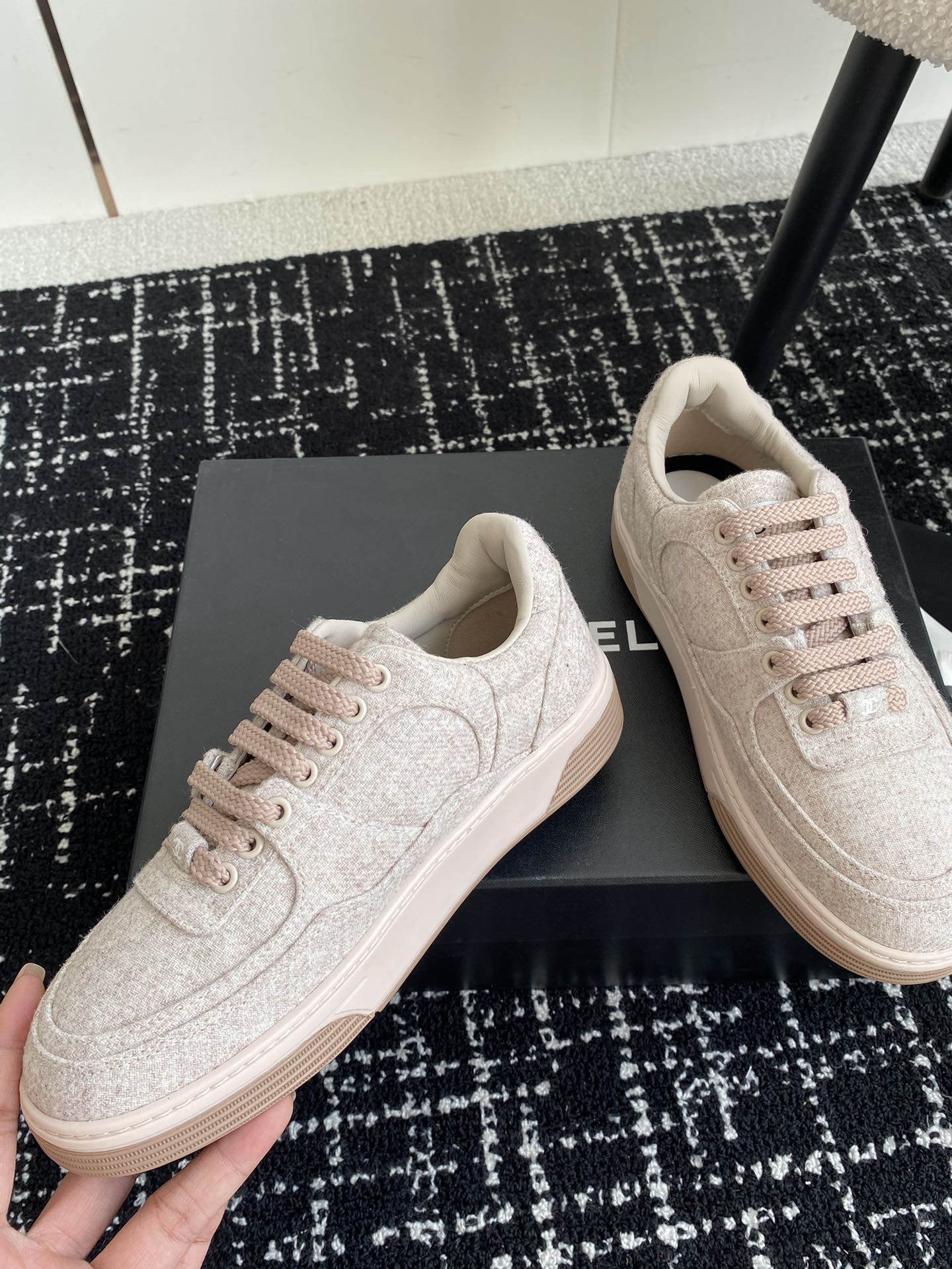 ua Ch*el sneaker