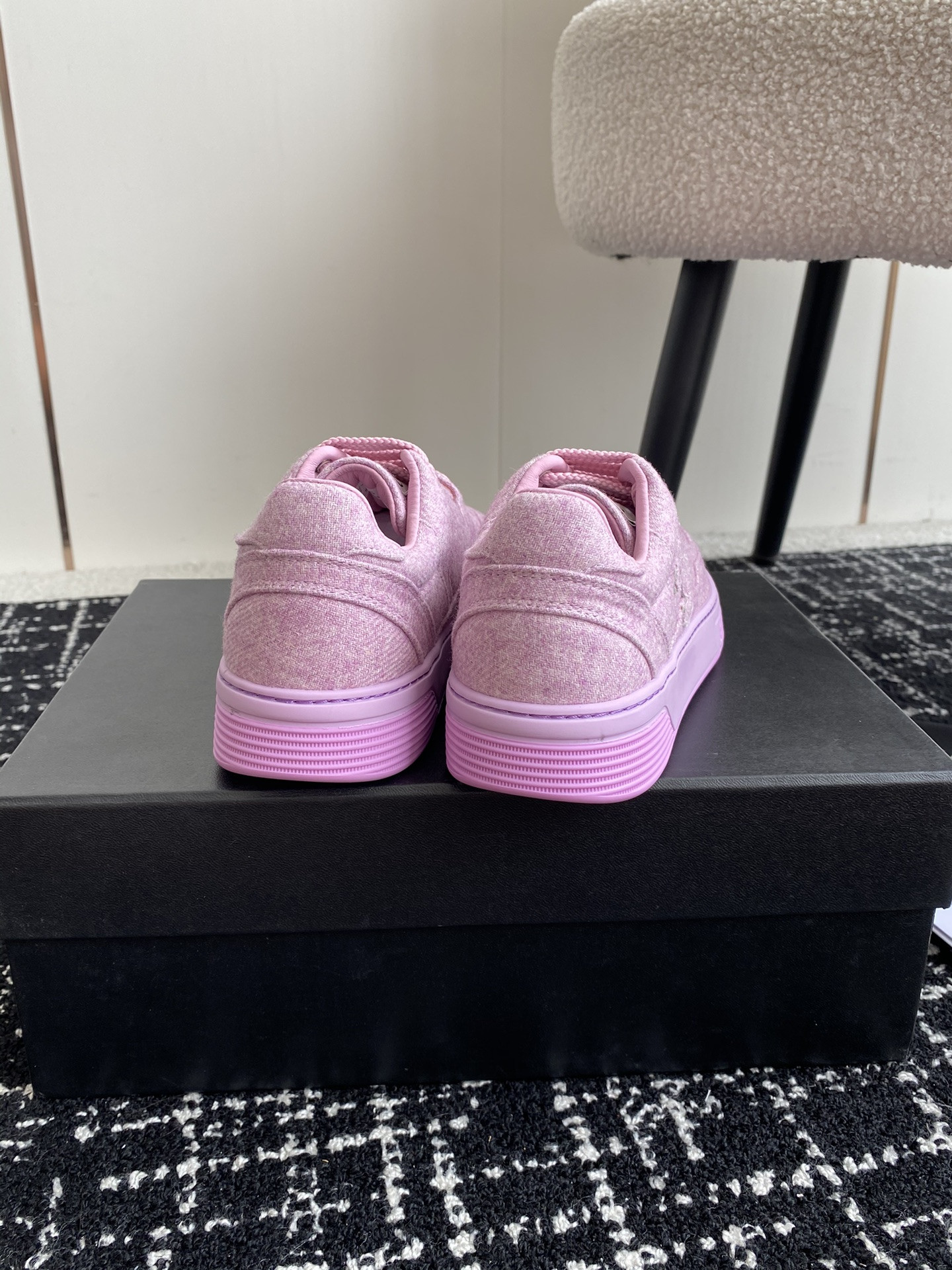 ua Ch*el sneaker