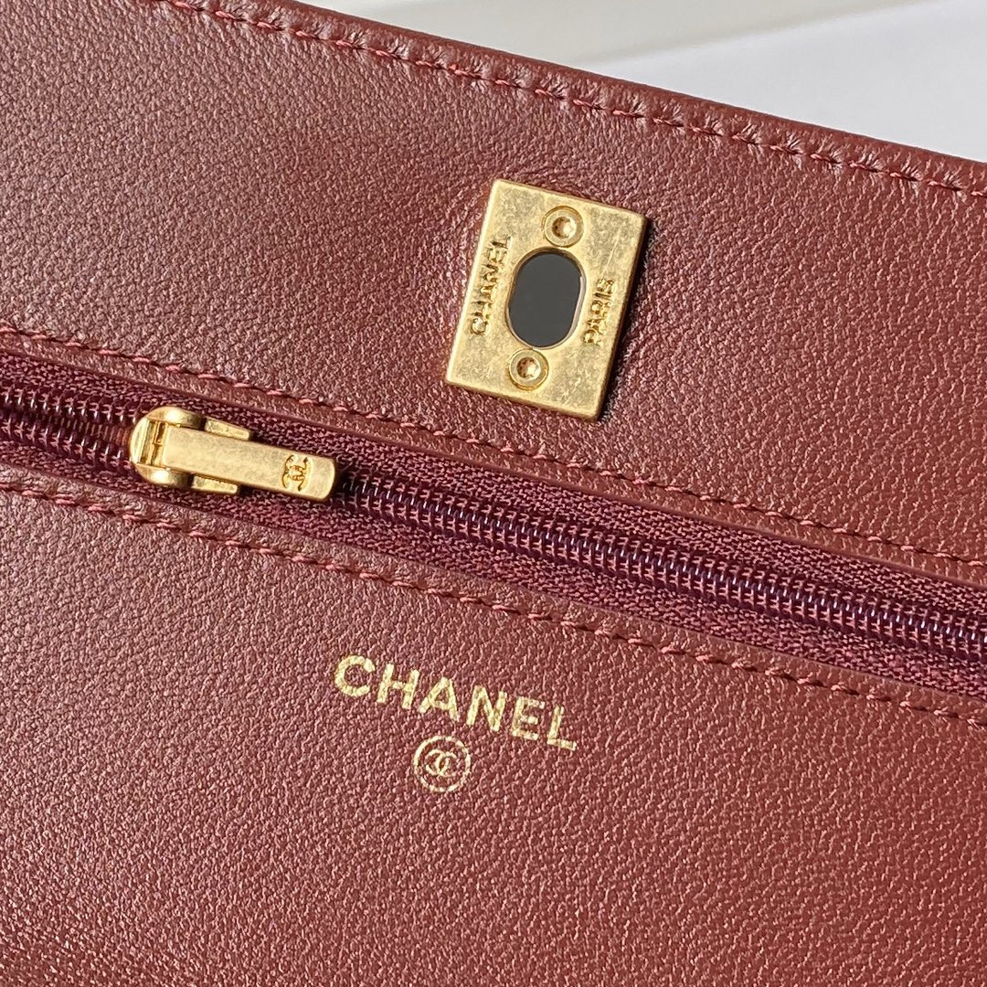 Ch*el wallet on chain grained shiny calfskin & gold-tone metal 12 × 19 × 5 cm