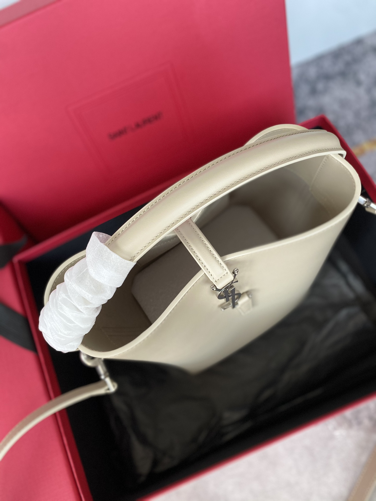 Y*L le 37 small (shiny leather) 17 x 20 x 13 cm