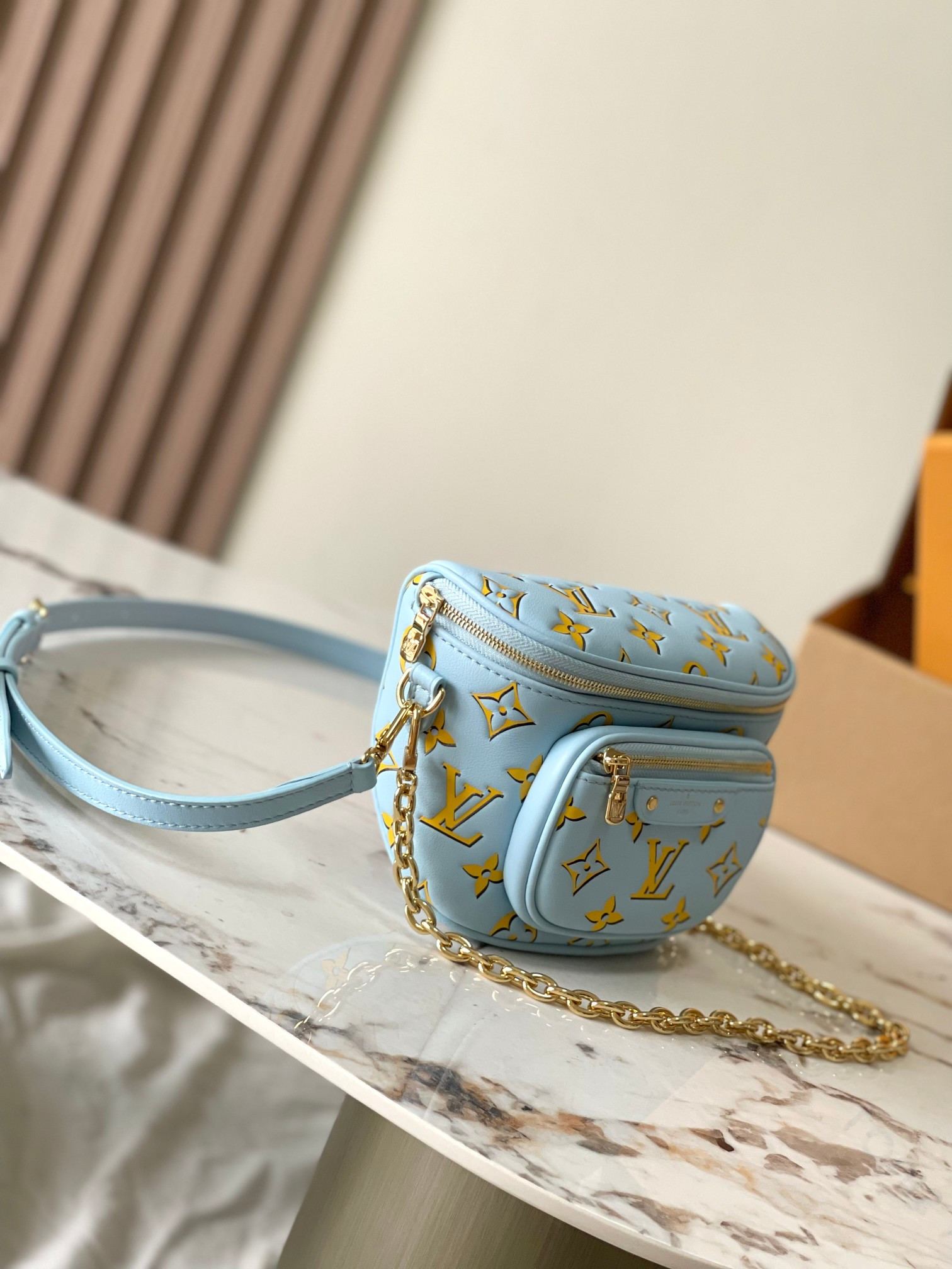 LV Mini Bumbag M83694 17x12x9.5cm