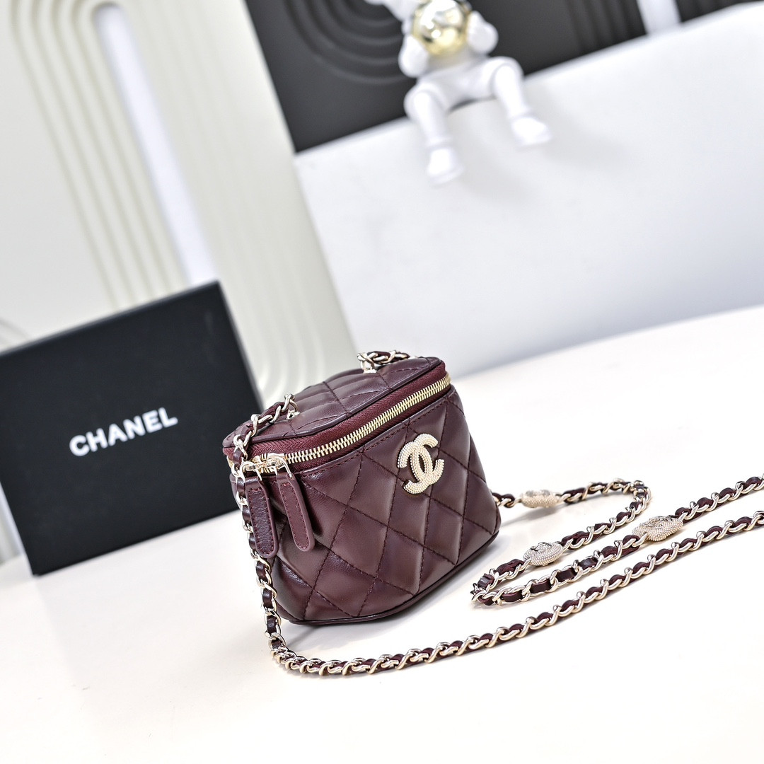 Ch*el small vanity with chain 8.5x11x7cm