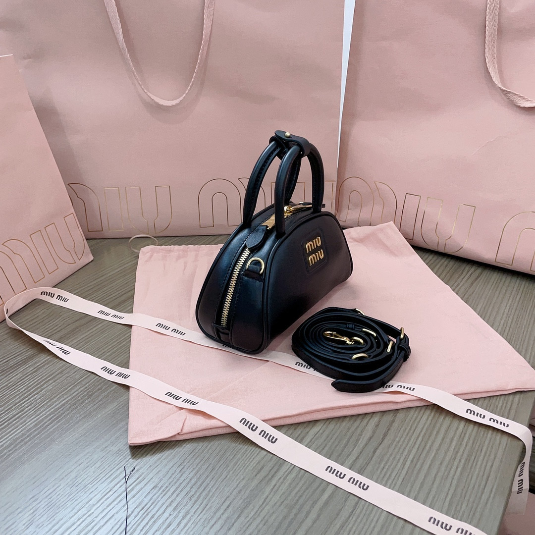 Miu Miu Dumpling bag 18X11.5X8cm