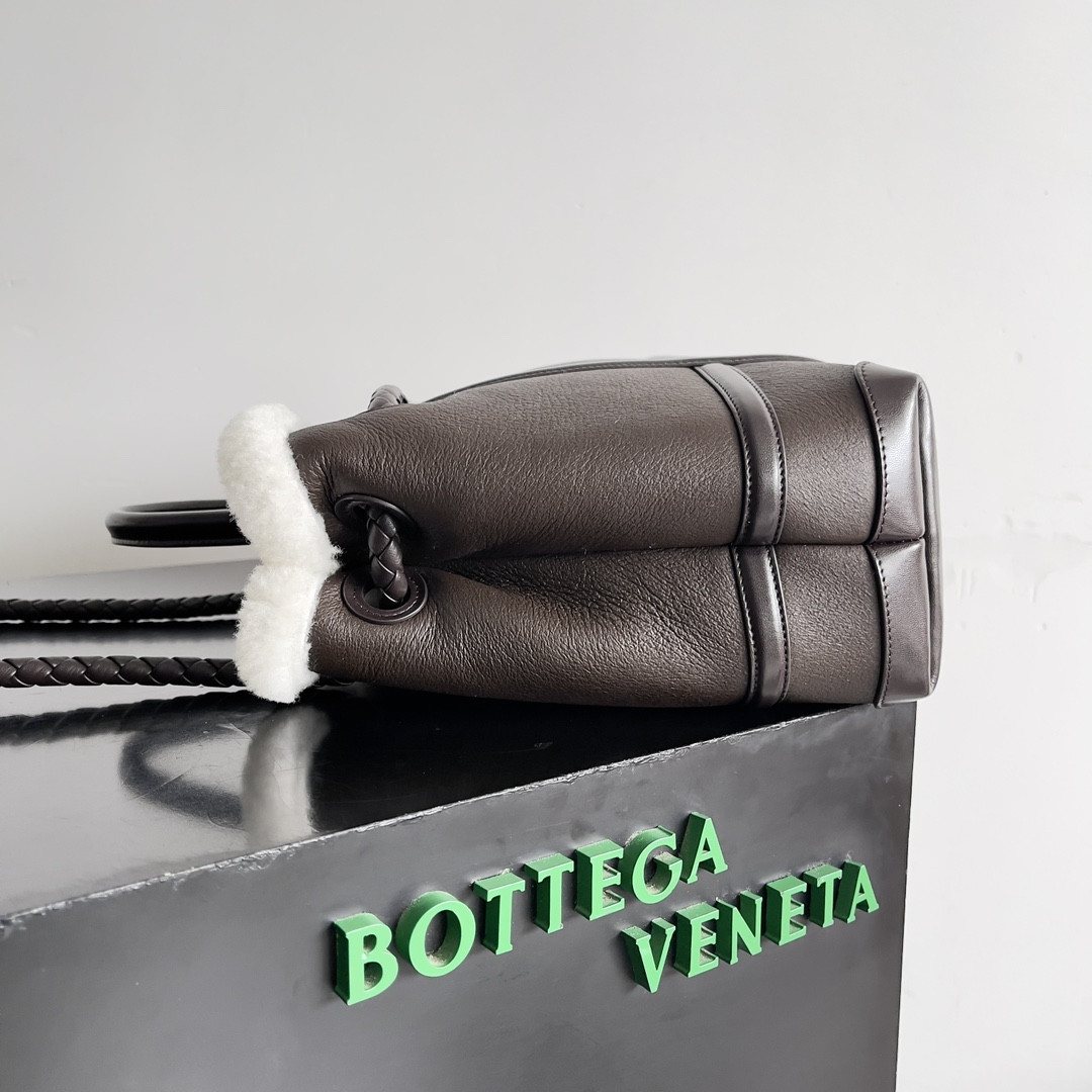 bo*te*ga Ve*ne*ta medium andiamo 32x24x12cm