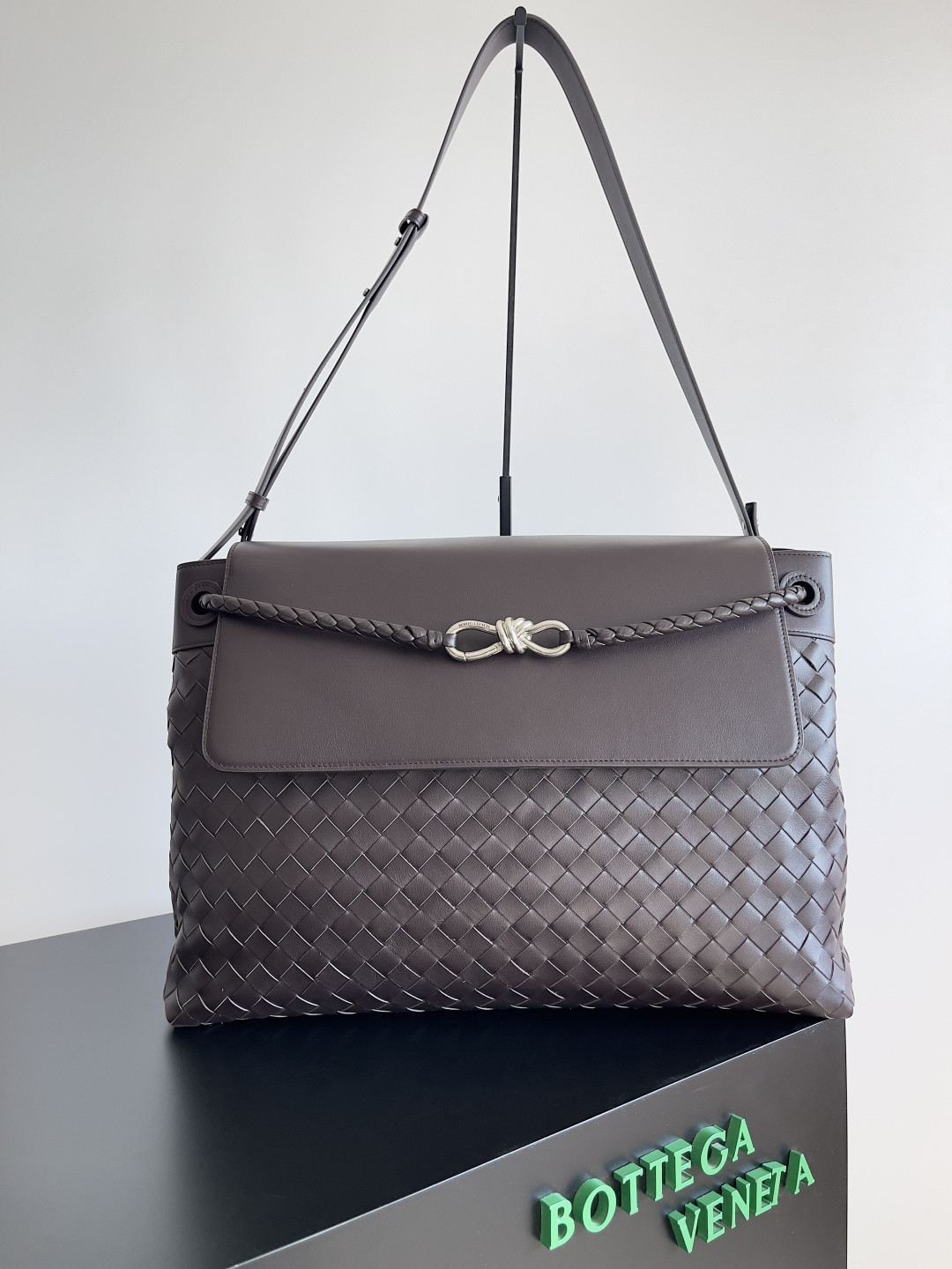 bo*te*ga Ve*ne*ta large andiamo messenger 43x32x20cm