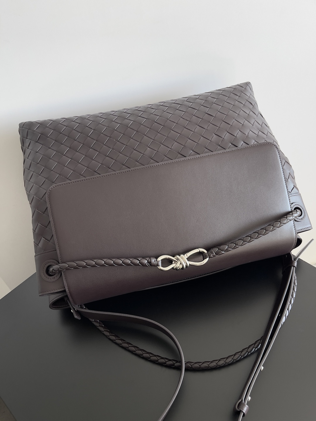 bo*te*ga Ve*ne*ta large andiamo messenger 43x32x20cm