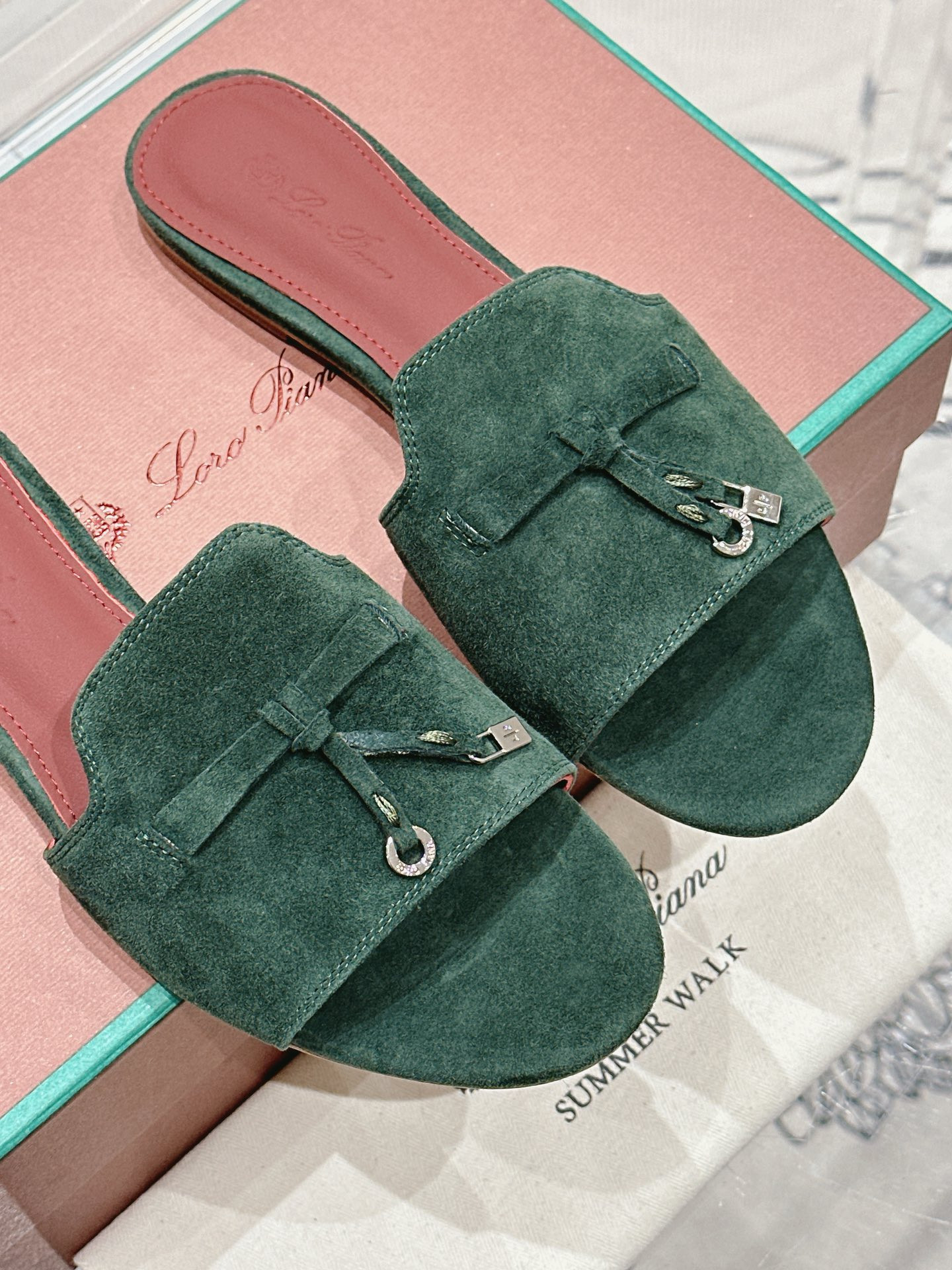 ua L**o p*ana summer charms sandal