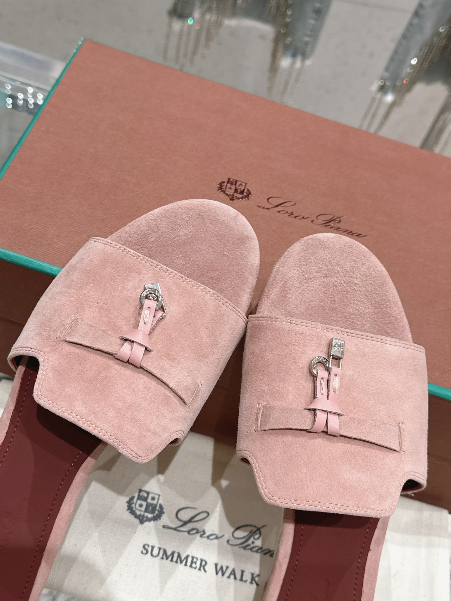 ua L**o p*ana summer charms sandal