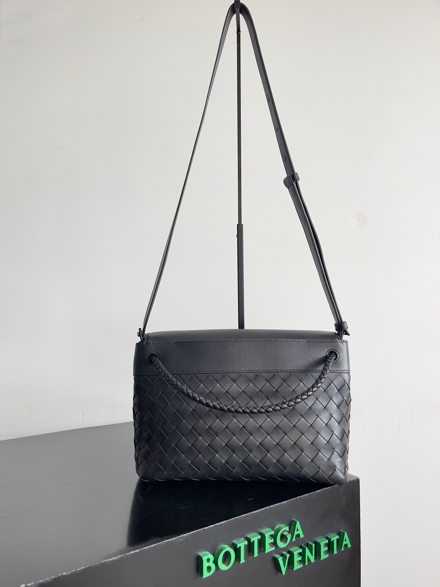 bo*te*ga Ve*ne*ta small andiamo messenger 29x20x13cm