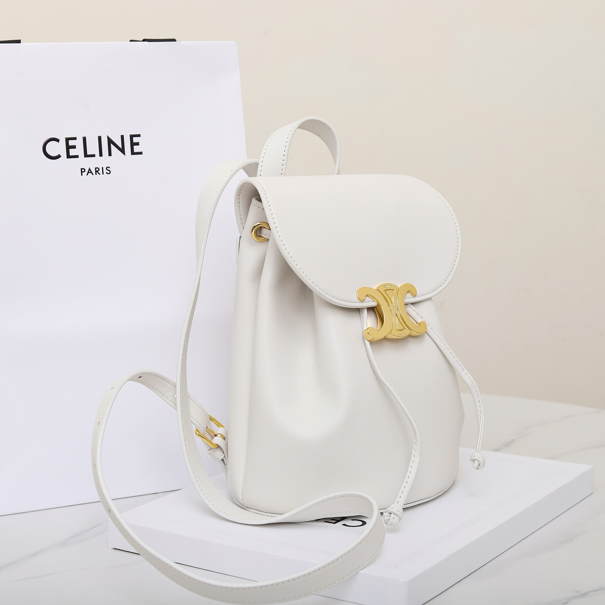 Ce**e bonnie backpack in smooth calfskin 118703 25x18x13cm