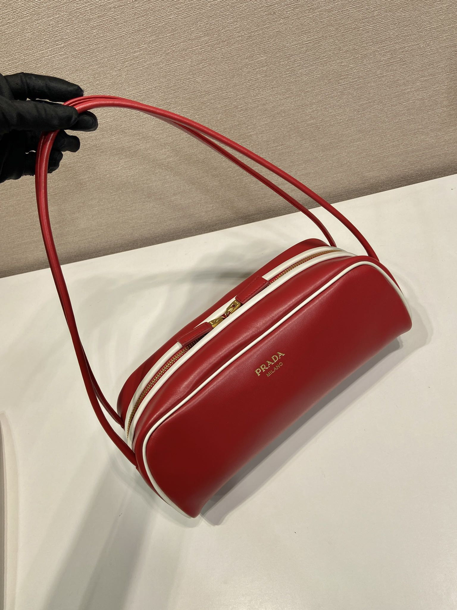Pra*a swing smooth leather shoulder bag 28x11.5x10cm