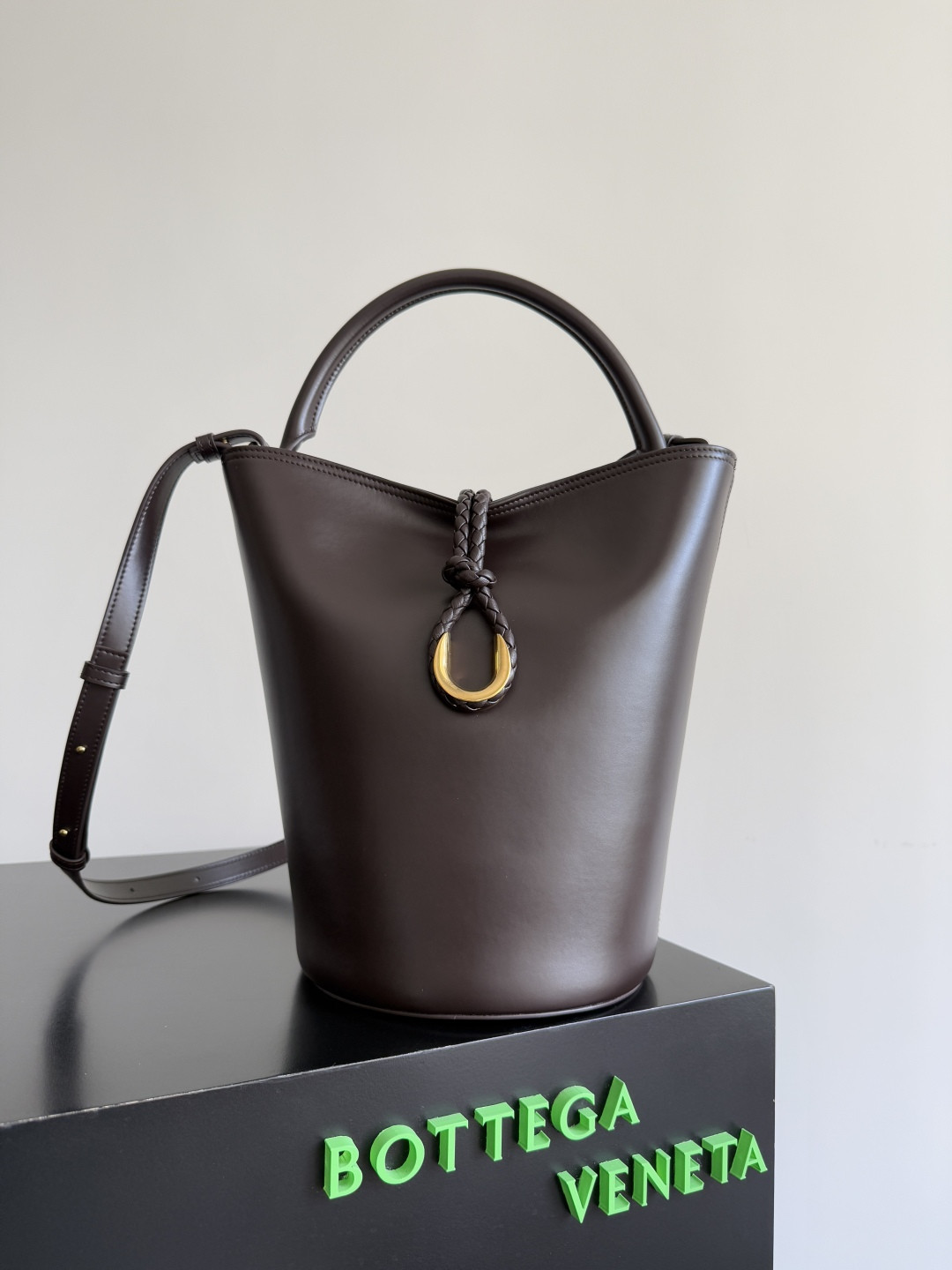bo*te*ga Ve*ne*ta medium liberta bucket 30x18x18cm