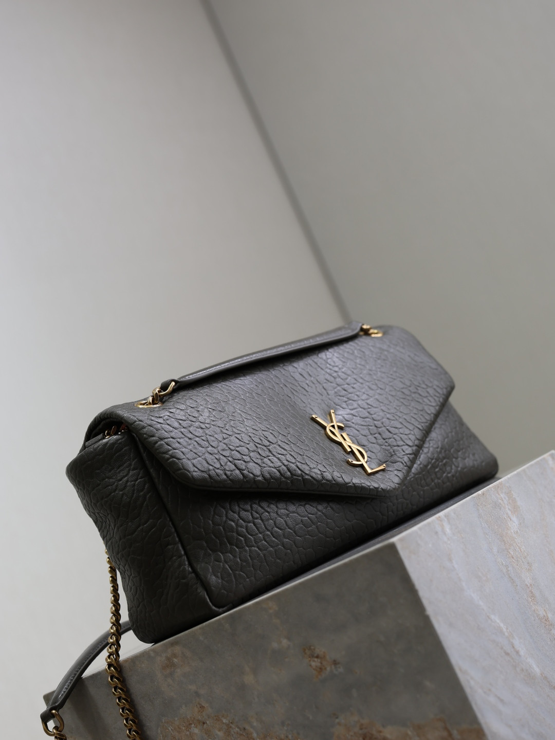 Y*L calypso medium in grained lambskin 800916 30x15x7.5cm