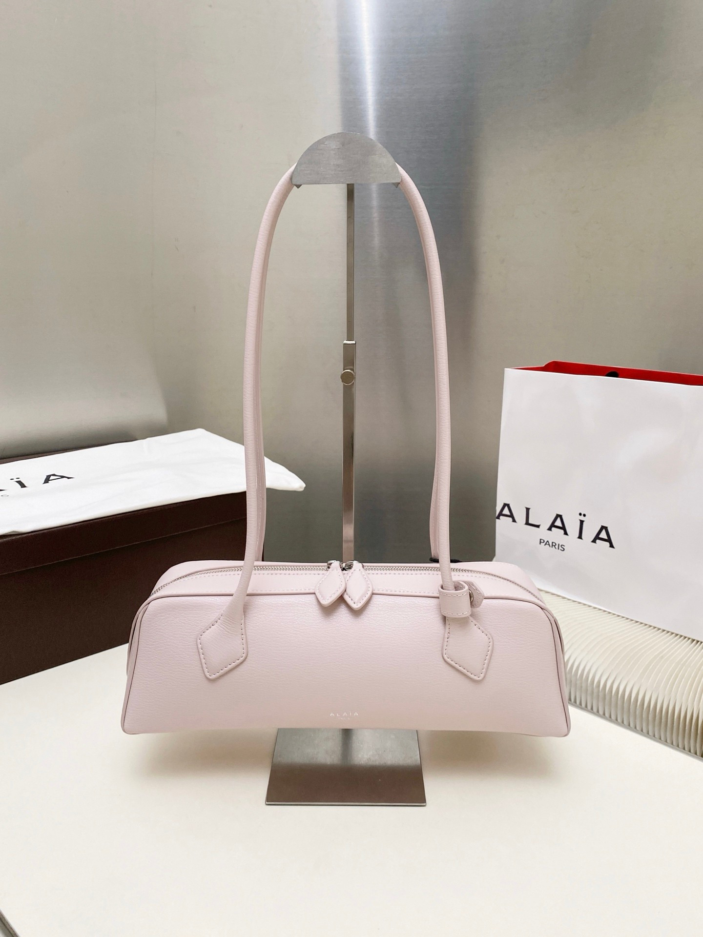 ALAÏA LE TECKEL MEDIUM BAG 33x11x10cm